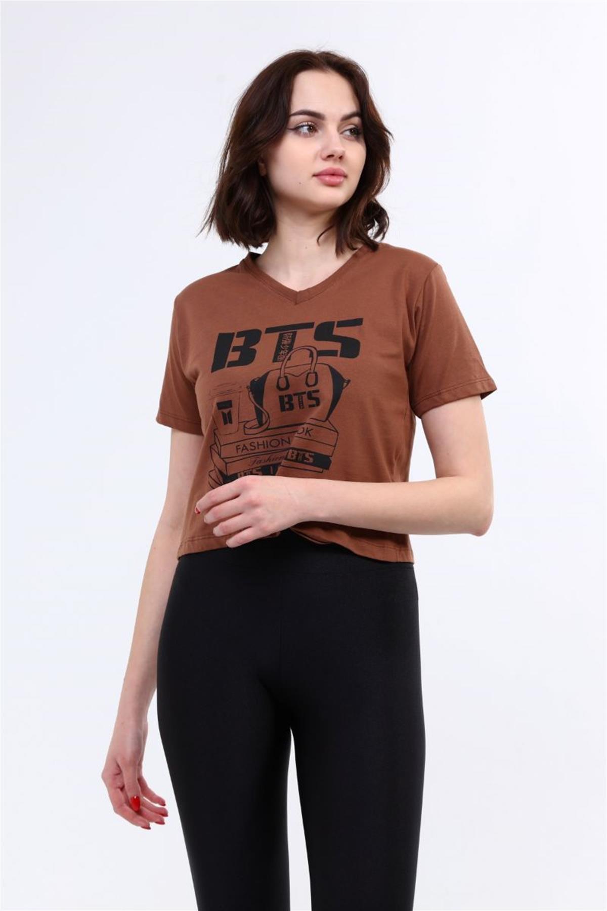 Tshirt Kadın V Yaka Önü Baskılı Crop T-Shirt Kahverengi