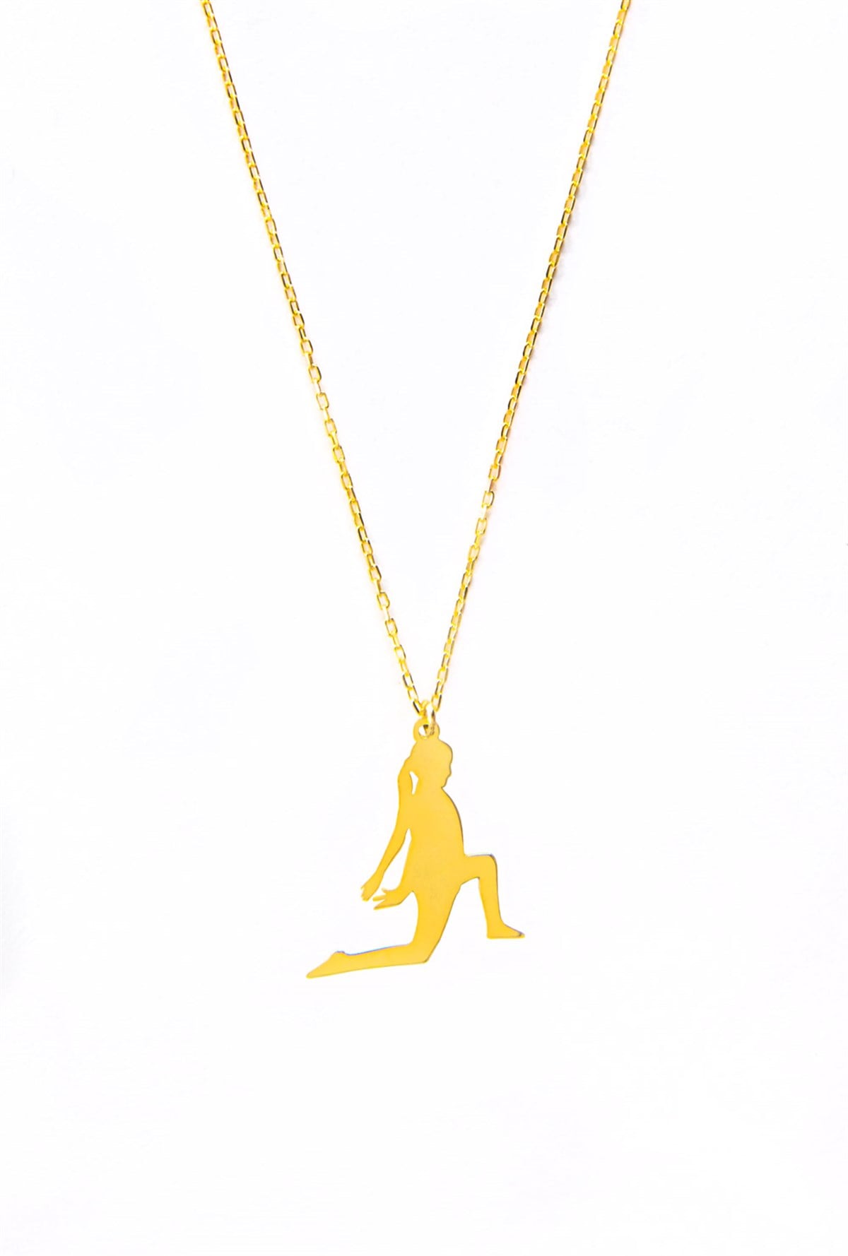 Hilal Kolye (Anjaneyasana)