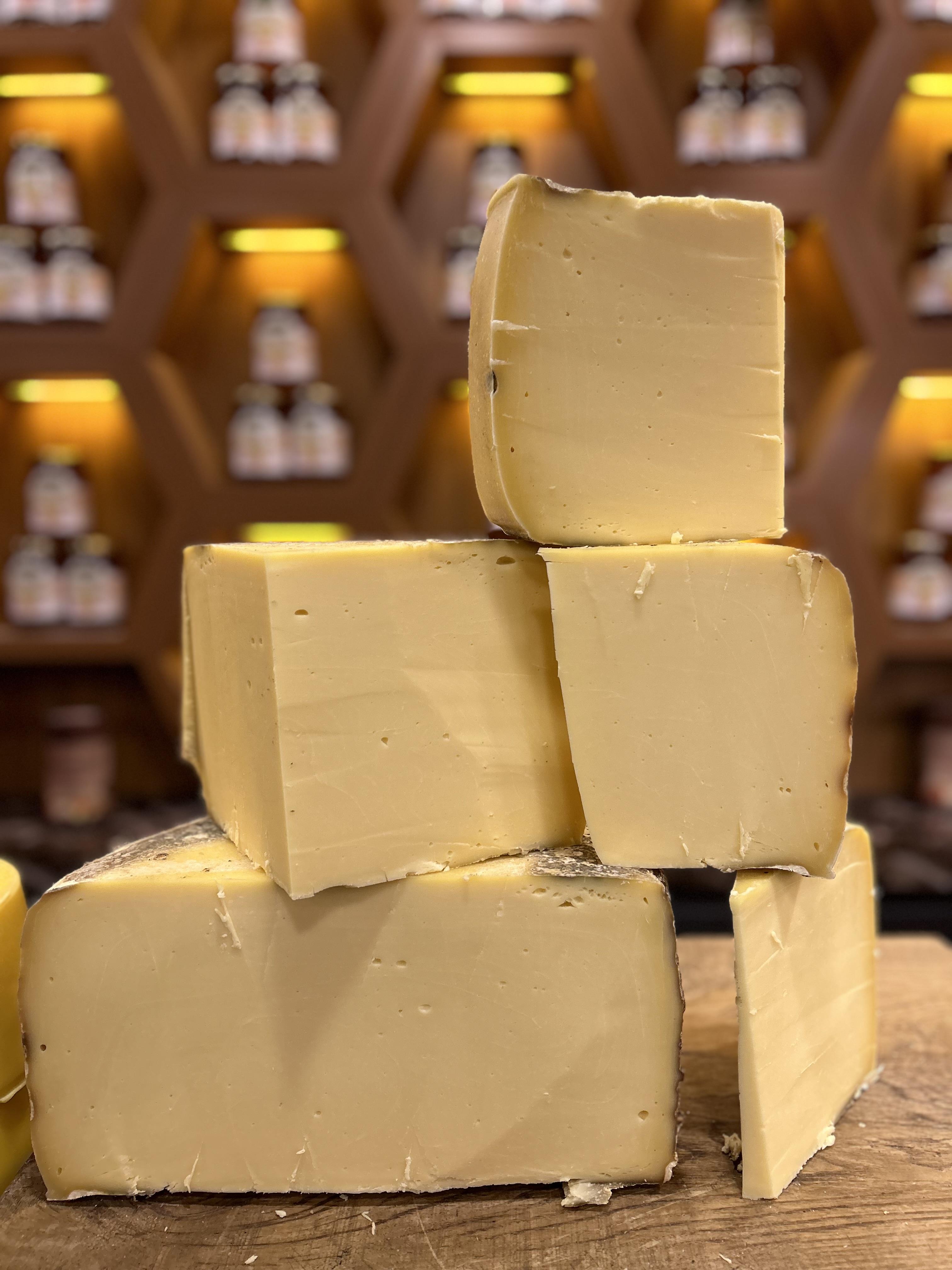 Eski Kaşar Yarım Teker 6 Kg ile 6,500 Kg Arası