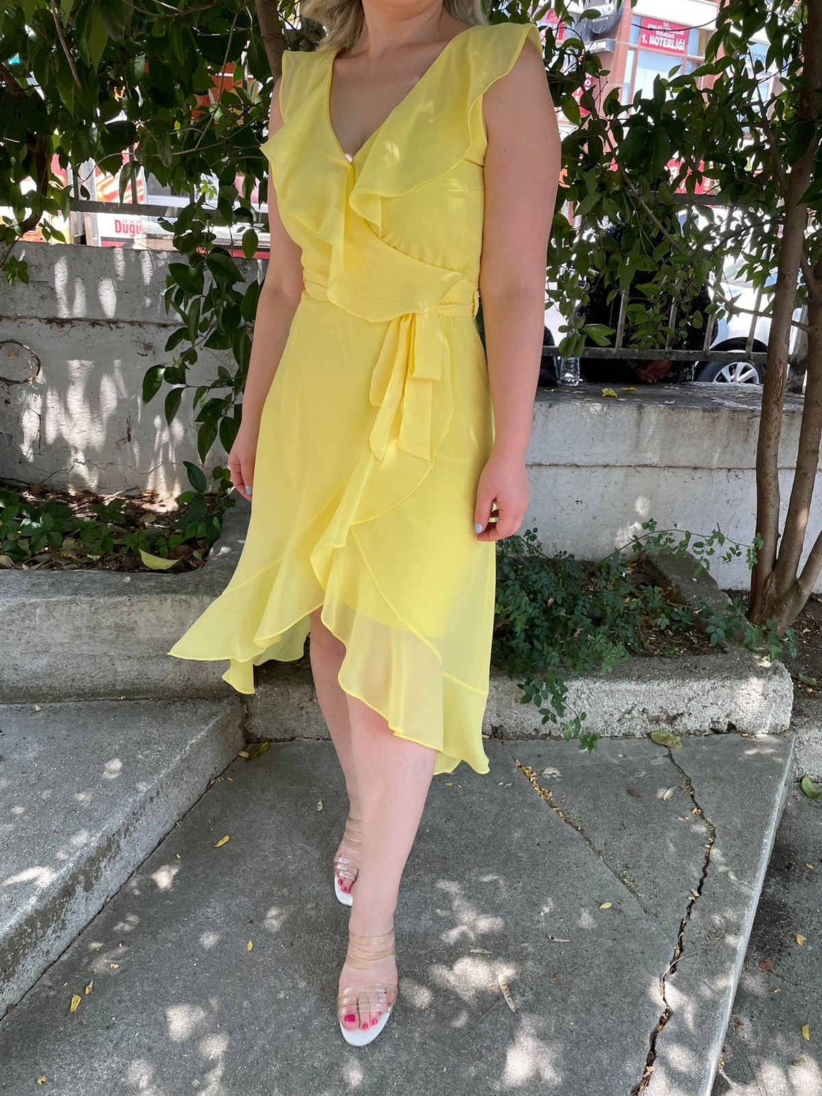 Kadın Kolsuz Valonlu Kravuze Sarı Şifon Elbise