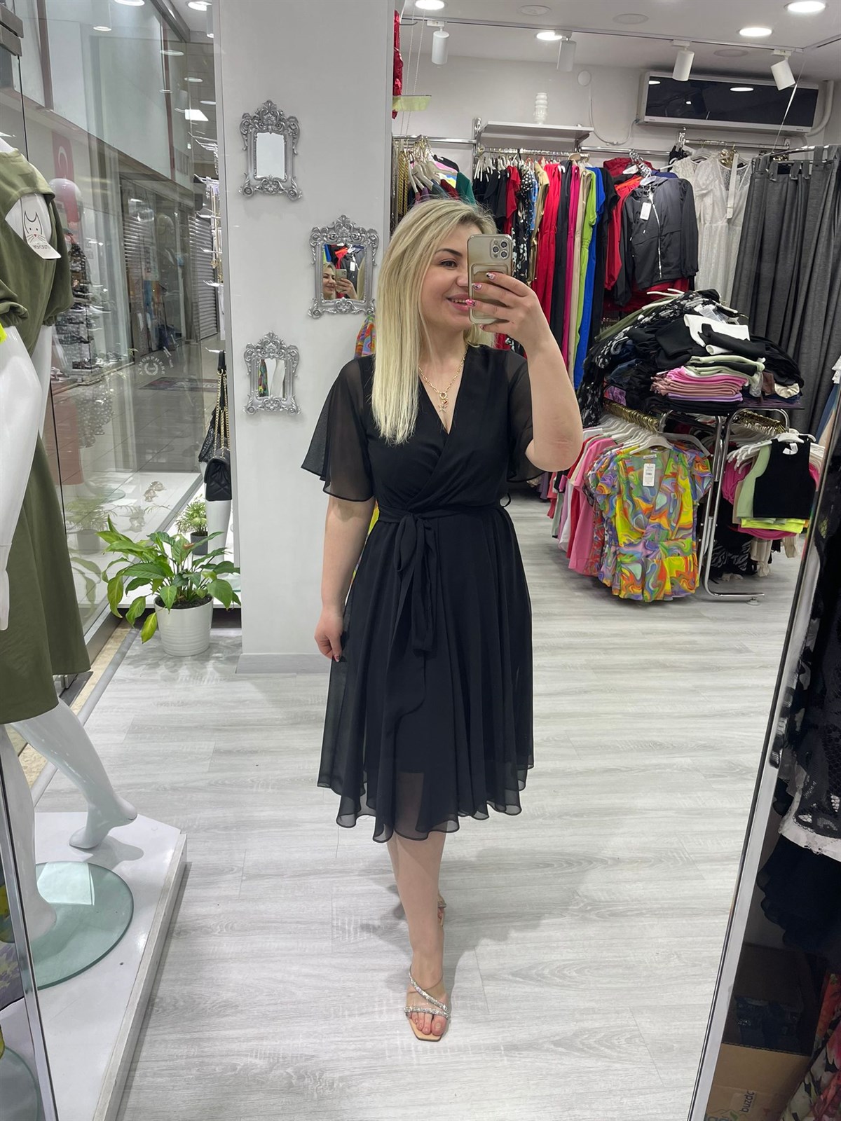 Kadın Kravuze Yaka Beli Lastikli Etekleri Asimetrik Kesim Kısa Kollu Siyah Şifon  Elbise