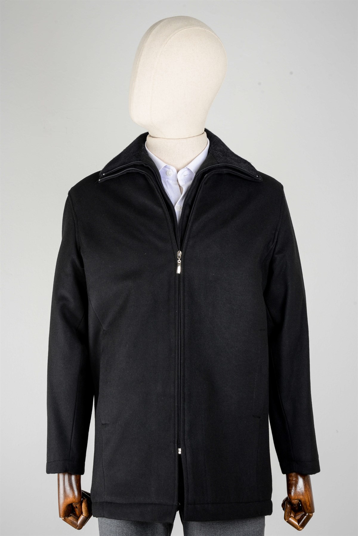 Maserto Siyah Kaban Düz Desenli