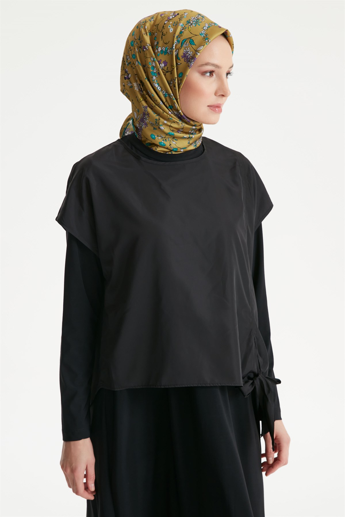 Basic Dress With Sleeveless Blouse Combined - Black