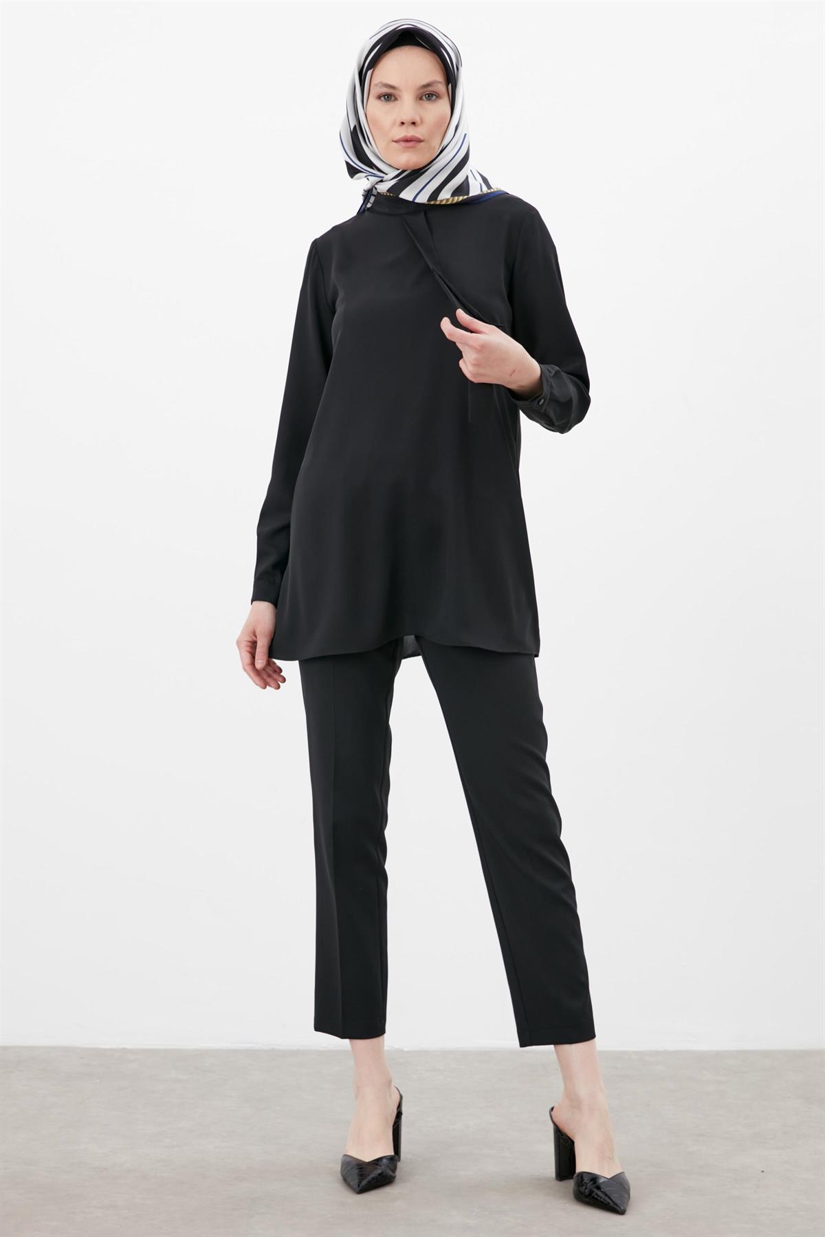 Kravat Detaylı Bluz - Siyah