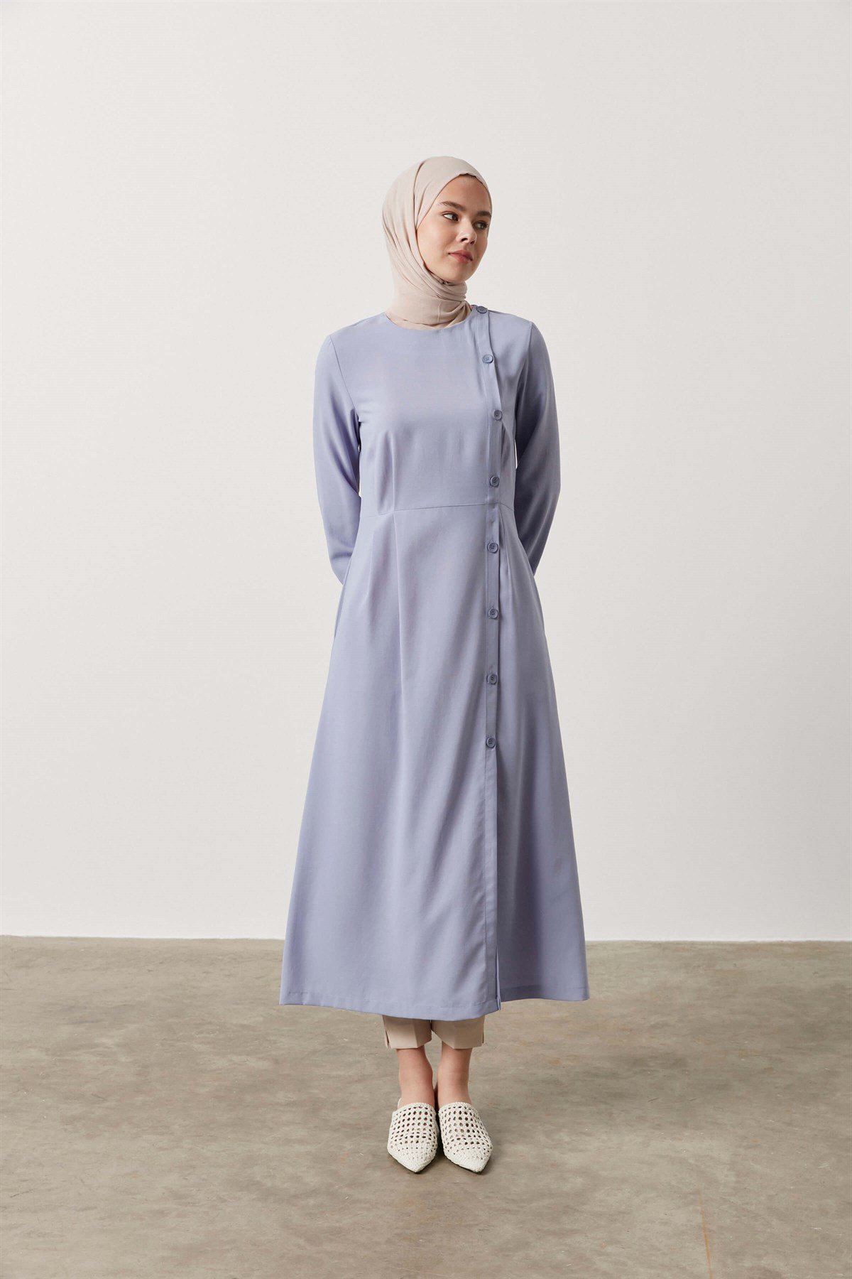 Buttoned Slit Detail Abaya - Light Blue