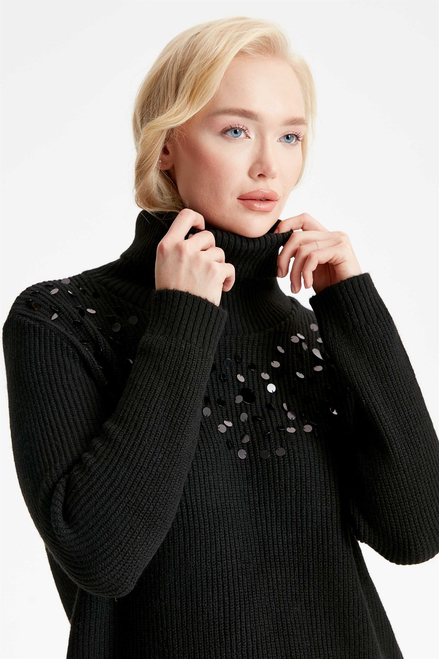 Plus Size Sequined Sweater - Black