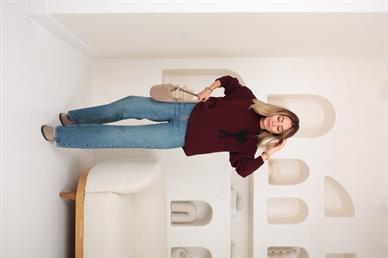 A Kalp Desenli Bordo Kazak