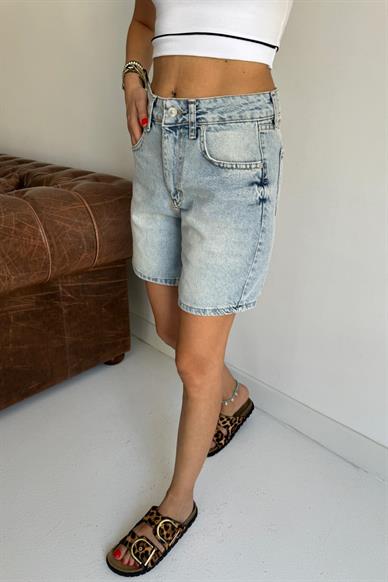Açık Mavi Taşlamalı Denim Şort