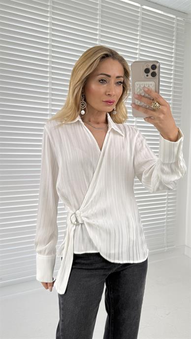 Aksesuar Detay Kruvaze Beyaz Gömlek