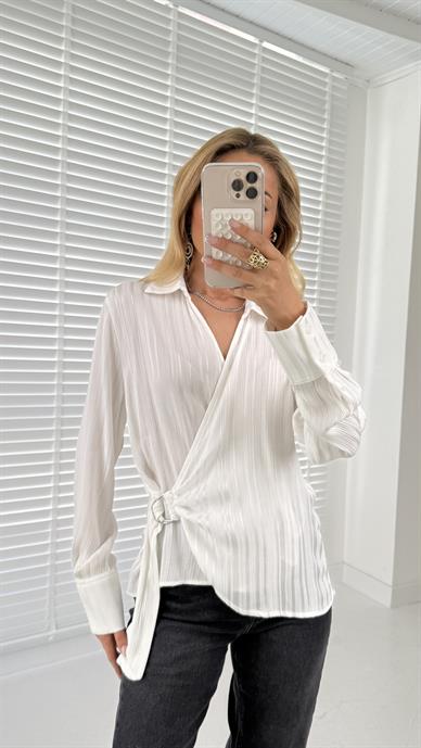 Aksesuar Detay Kruvaze Beyaz Gömlek