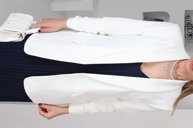 Atlas Kolu Büzgülü Beyaz Blazer Ceket