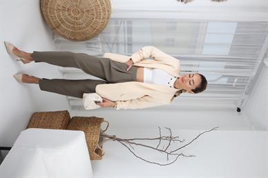 Atlas Kolu Büzgülü Krem  Blazer Ceket