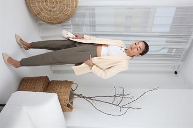 Atlas Kolu Büzgülü Krem  Blazer Ceket