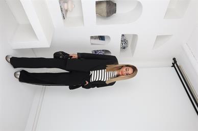 Beyaz Biyeli Siyah Bağcıklı Pantolon