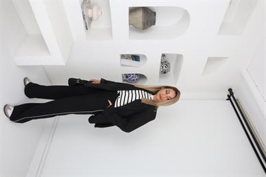 Beyaz Biyeli Siyah Bağcıklı Pantolon