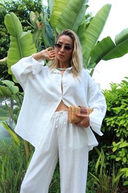 Beyaz Gömlekli Geniş Paça Keten Takım