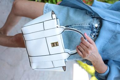 Beyaz Kilit Detay El Çantası