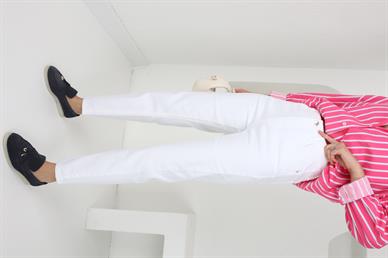 Beyaz Likralı Mom Jean