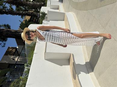 Beyaz Tığ İşi Yandan Yırtmaçlı Triko Elbise