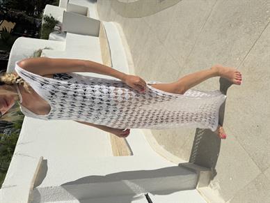 Beyaz Tığ İşi Yandan Yırtmaçlı Triko Elbise