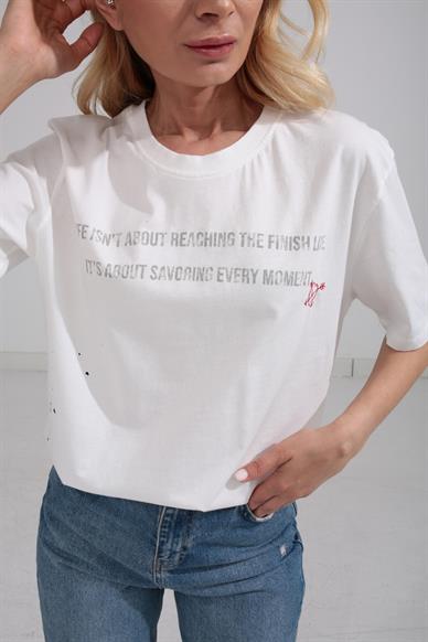 Bisiklet Yaka Baskılı Kalp Nakışlı Beyaz Tshirt