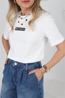 Bisiklet Yaka Dolgu Nakışlı Beyaz Tshirt