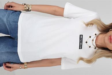 Bisiklet Yaka Dolgu Nakışlı Beyaz Tshirt