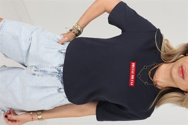 Bisiklet Yaka Dolgu Nakışlı Lacivert Tshirt