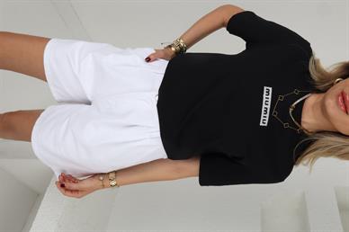 Bisiklet Yaka Dolgu Nakışlı Siyah Tshirt