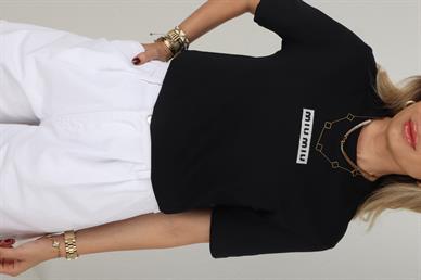 Bisiklet Yaka Dolgu Nakışlı Siyah Tshirt