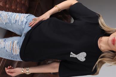 Bisiklet Yaka Kalp Taş Baskılı Siyah Basic Tshirt