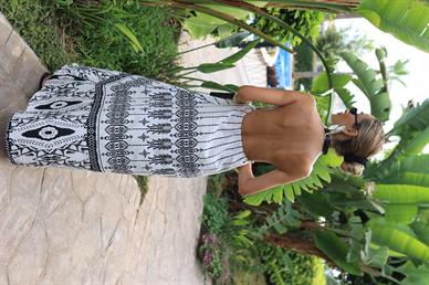 Boyundan Kemerli Siyah Baskılı Keten Elbise