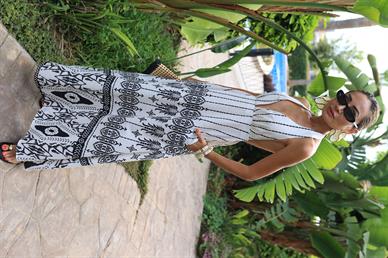 Boyundan Kemerli Siyah Baskılı Keten Elbise