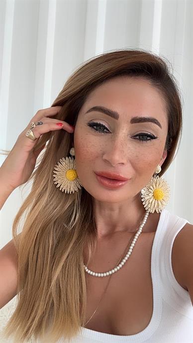 Büyük Ekru Çiçek Küpe