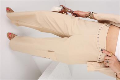 Çakımlı Bej Gömlekli Takım