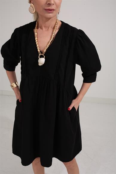 Dantel Detay V Yaka Siyah Katlı Elbise