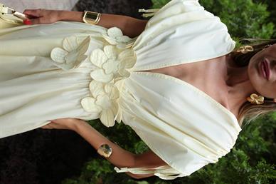 Derin V Yaka Takma Çiçekli Sarı Elbise