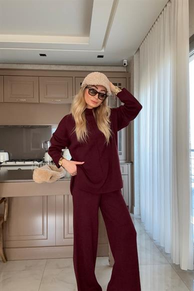 Dik Yaka Bordo Pantolonlu Triko Takım