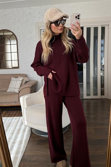 Dik Yaka Bordo Pantolonlu Triko Takım