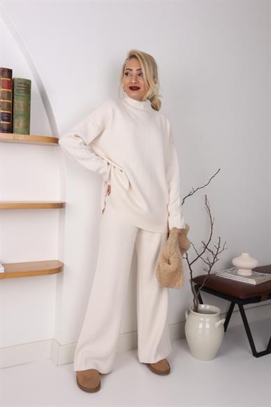 Dik Yaka Çelik Örgü Ekru Triko Takım
