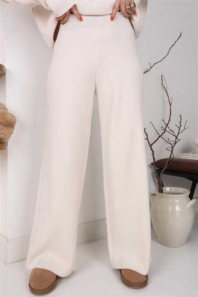 Dik Yaka Çelik Örgü Ekru Triko Takım