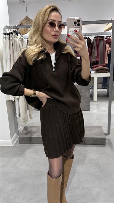 Dik Yaka pileli etekli Kahve Triko Takım