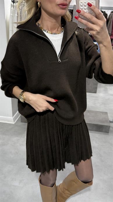 Dik Yaka pileli etekli Kahve Triko Takım