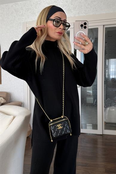 Dik Yaka Siyah Pantolonlu Triko Takım