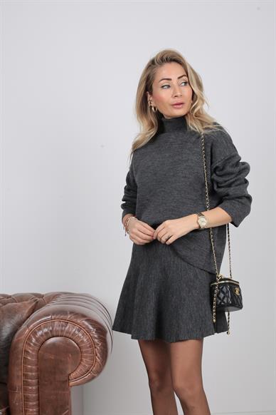 Dik Yaka Volanlı Etekli Füme Triko Takım