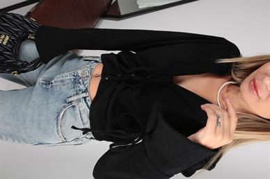 Düğme Detay Bağcıklı Sİyah Crop Gömlek