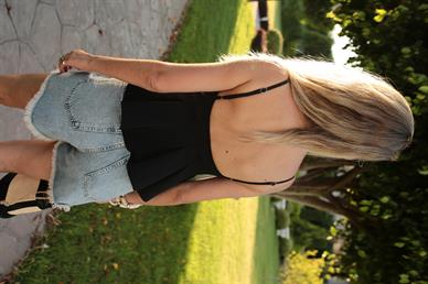 Düğmeli Siyah Pileli Bluz