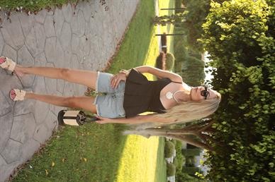 Düğmeli Siyah Pileli Bluz