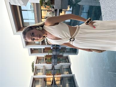 Ekru Eteği Fırfırlı Dekolteli Elbise