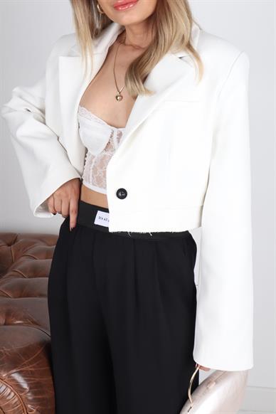 Ekru Tek Düğmeli Kısa Ceket